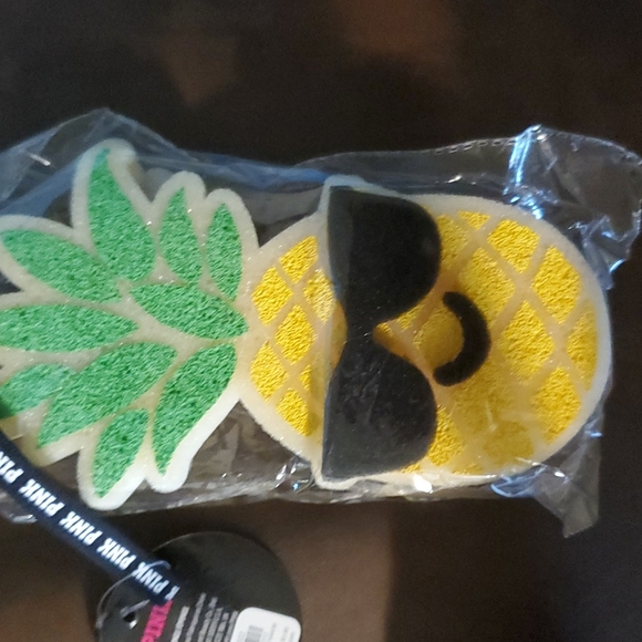 Victoria Secret Pink Pineapple Bath Sponge - Picture 3 of 4